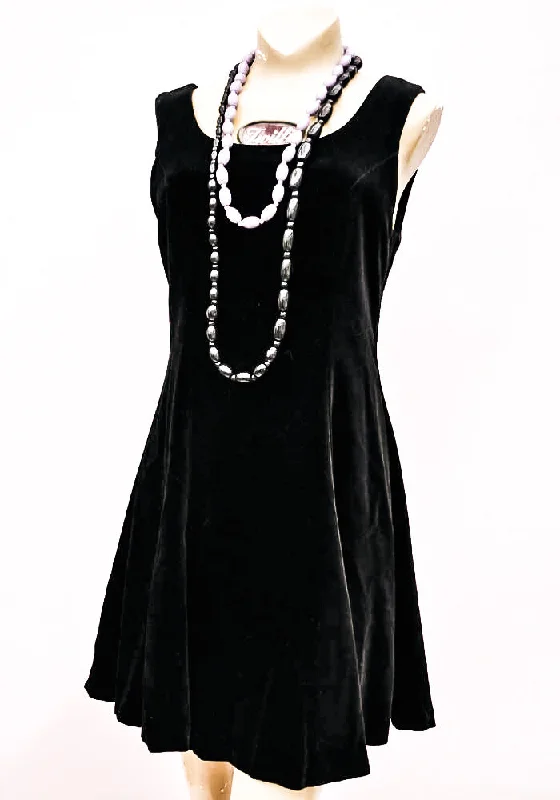 1990s Vintage Black Velvet Laura Ashley Cocktail Dress • Size 10/12 Tunics Stylish modern 1990s Vintage Black Velvet Laura Ashley Cocktail Dress • Size 10/12 Tunics Stylish modern