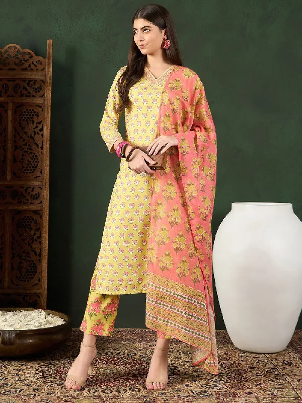 Yellow Rayon Blend Floral Printed Straight Kurta Trouser With Dupatta Trousers Satin Smooth Yellow Rayon Blend Floral Printed Straight Kurta Trouser With Dupatta Trousers Satin Smooth