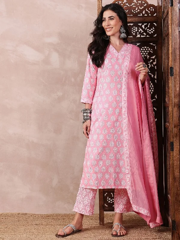 Pink Rayon Blend Floral Printed Straight Kurta Trouser With Dupatta Trousers Ceremony Elegant Pink Rayon Blend Floral Printed Straight Kurta Trouser With Dupatta Trousers Ceremony Elegant